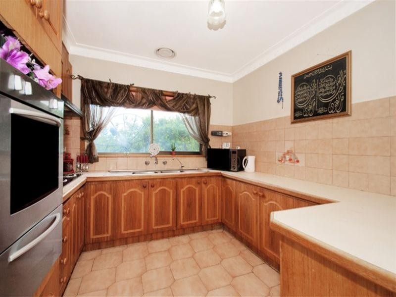 44 Stonehaven Drive, Thomastown VIC 3074