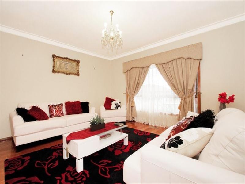 44 Stonehaven Drive, Thomastown VIC 3074