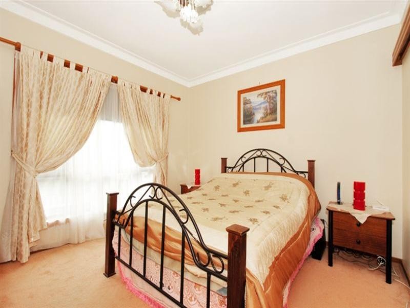 44 Stonehaven Drive, Thomastown VIC 3074