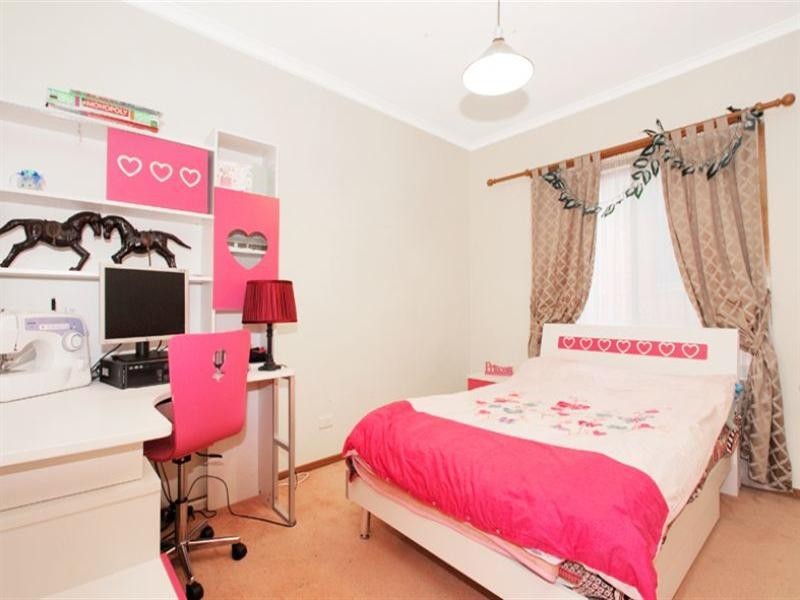 44 Stonehaven Drive, Thomastown VIC 3074