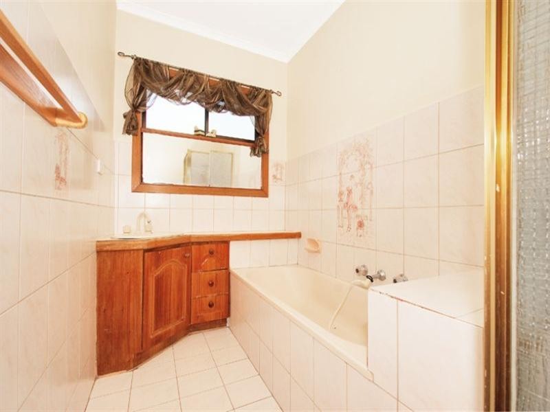 44 Stonehaven Drive, Thomastown VIC 3074