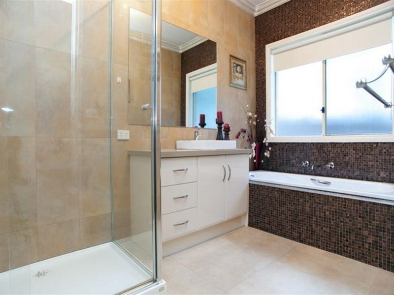 8 Hanton Place, Epping VIC 3076