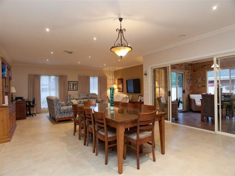 8 Hanton Place, Epping VIC 3076