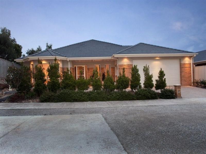 8 Hanton Place, Epping VIC 3076