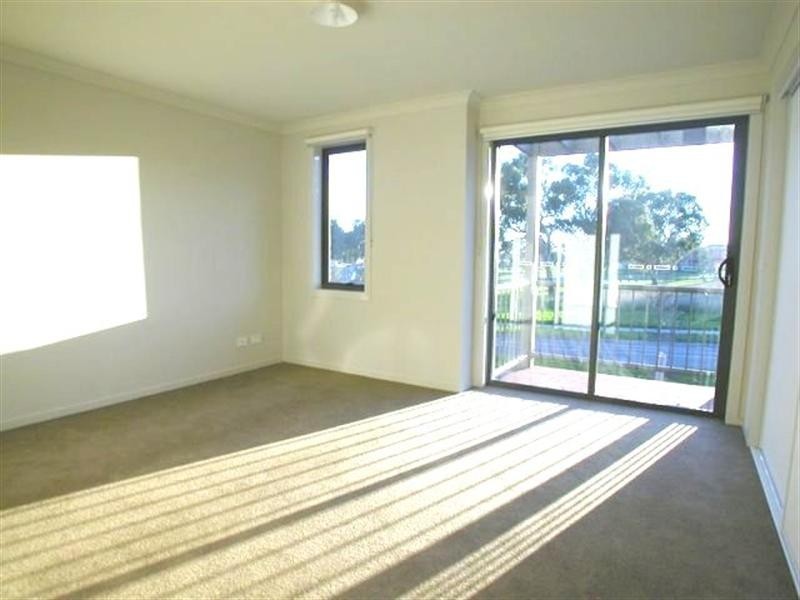 77 Lyndarum Drive, Epping VIC 3076