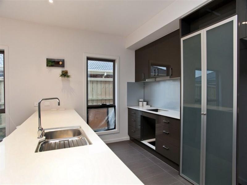 14 Saint Nikola Terrace, Lalor VIC 3075