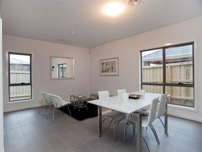 14 Saint Nikola Terrace, Lalor VIC 3075