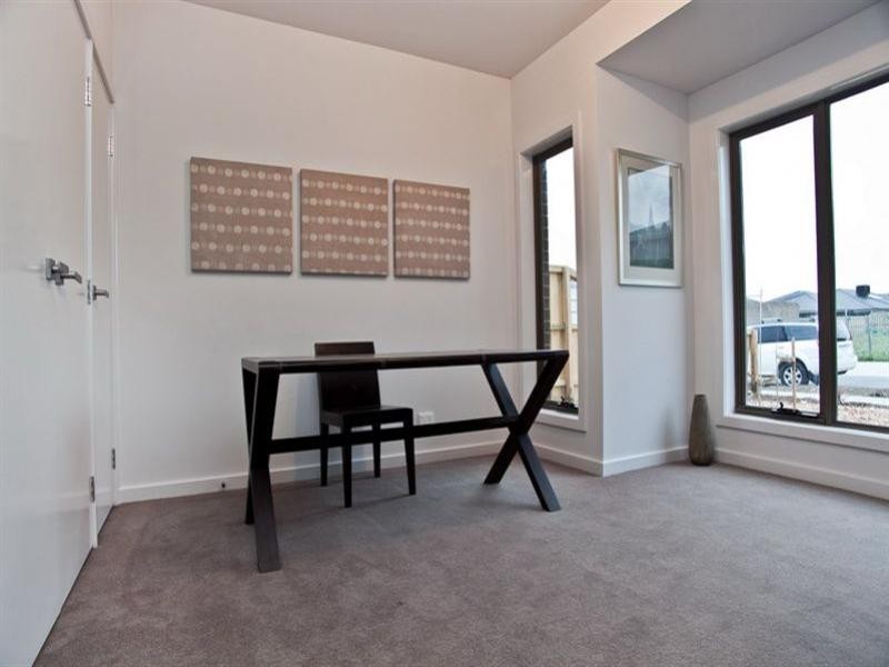 14 Saint Nikola Terrace, Lalor VIC 3075