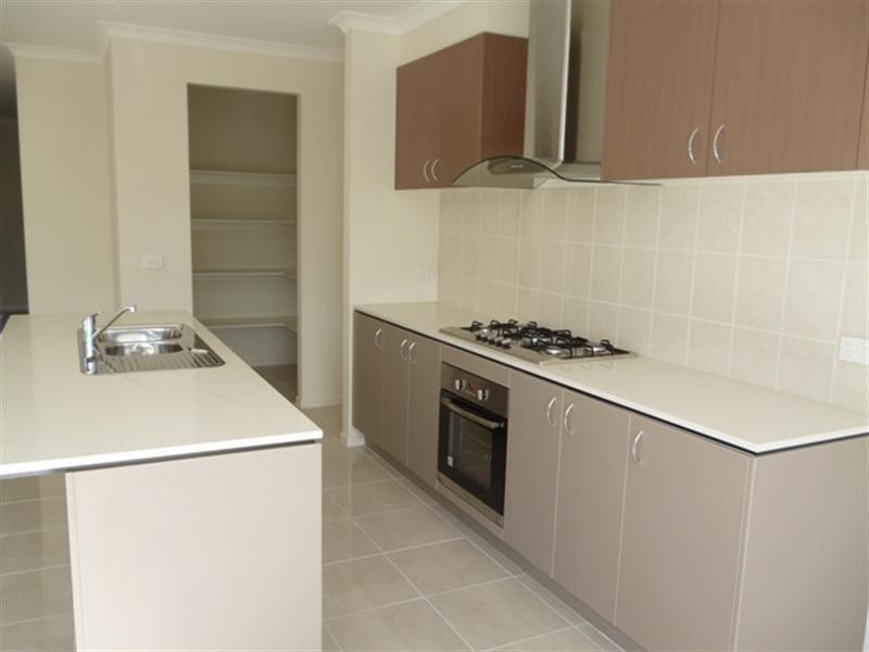 8 Blaimore Way, Mernda VIC 3754