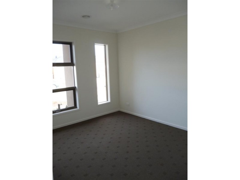 8 Blaimore Way, Mernda VIC 3754