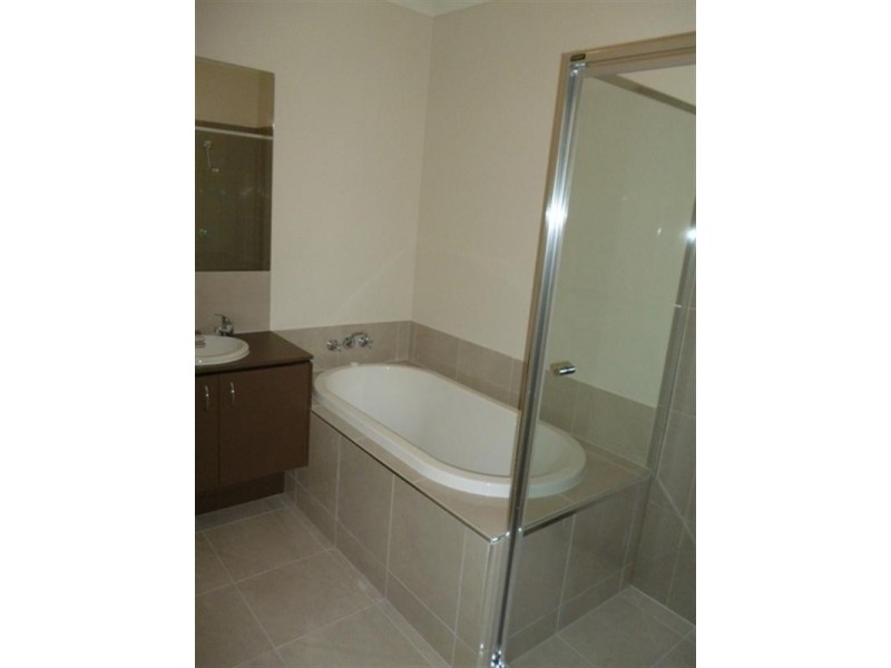 8 Blaimore Way, Mernda VIC 3754