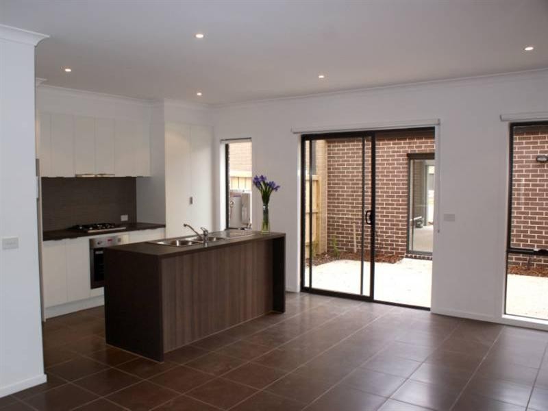 73 Lyndarum Drive, Epping VIC 3076