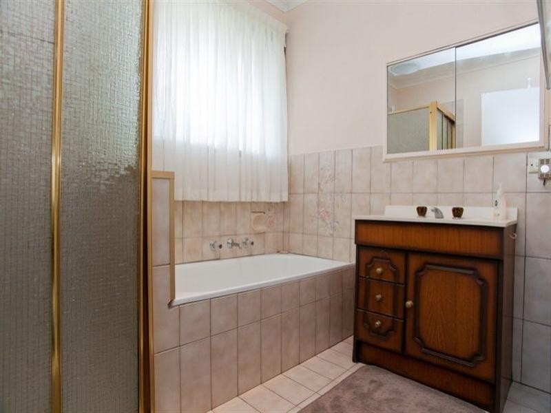 2 Wembley Court, Thomastown VIC 3074