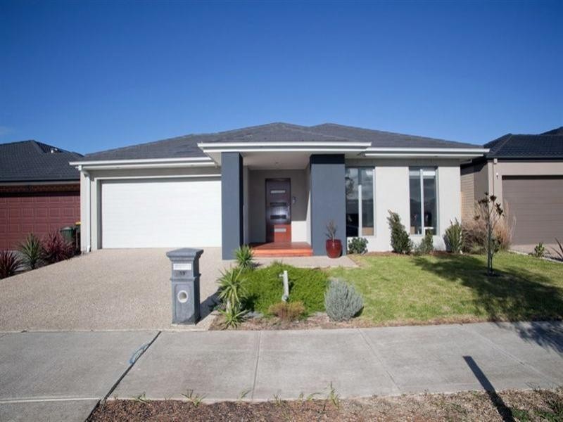11 Lanesborough Way, Lalor VIC 3075