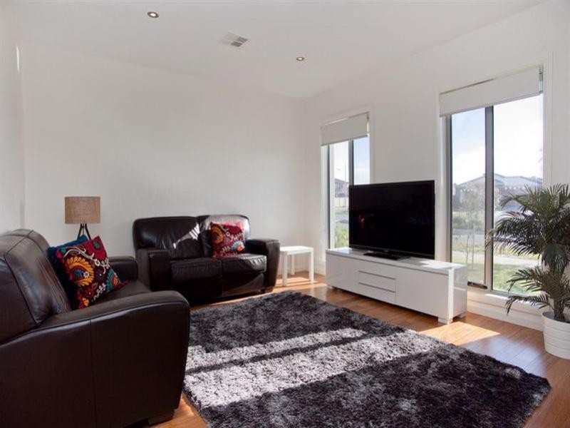 11 Lanesborough Way, Lalor VIC 3075