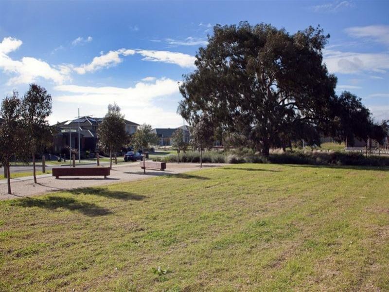 11 Lanesborough Way, Lalor VIC 3075