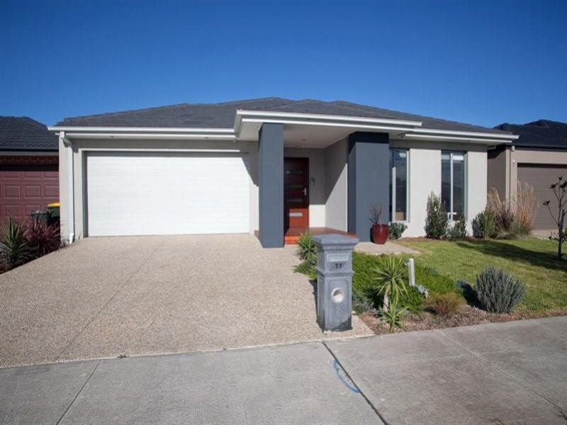 11 Lanesborough Way, Lalor VIC 3075