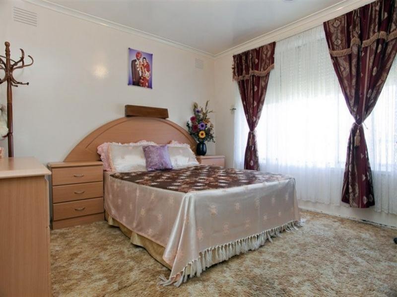 3 Lara Close, Thomastown VIC 3074