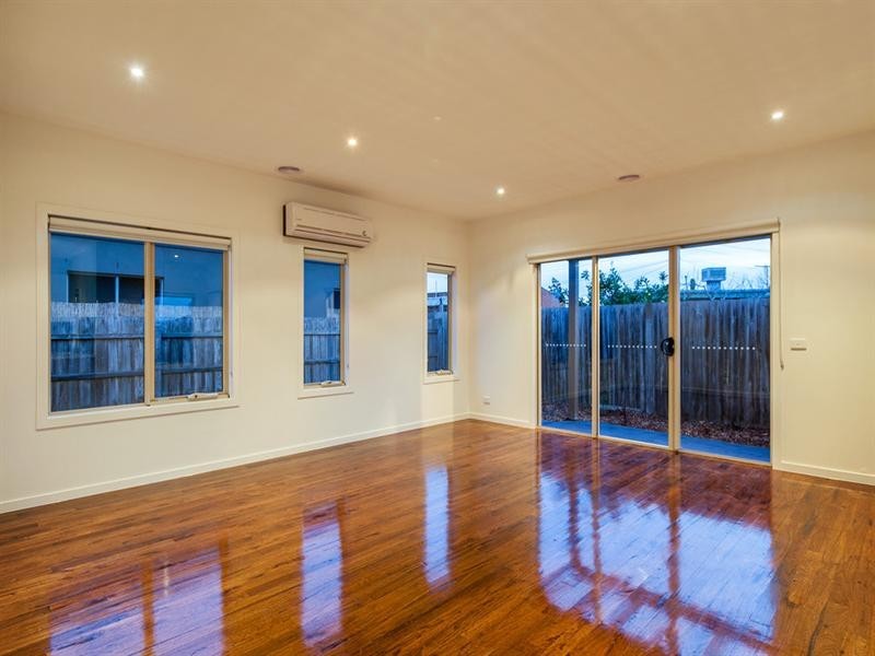 2/75 Curtin Avenue, Lalor VIC 3075