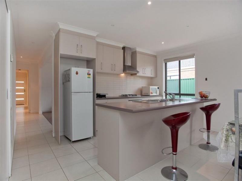 16 Kumara Circuit, South Morang VIC 3752