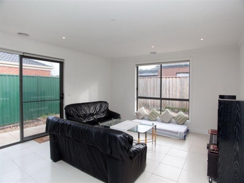 16 Kumara Circuit, South Morang VIC 3752