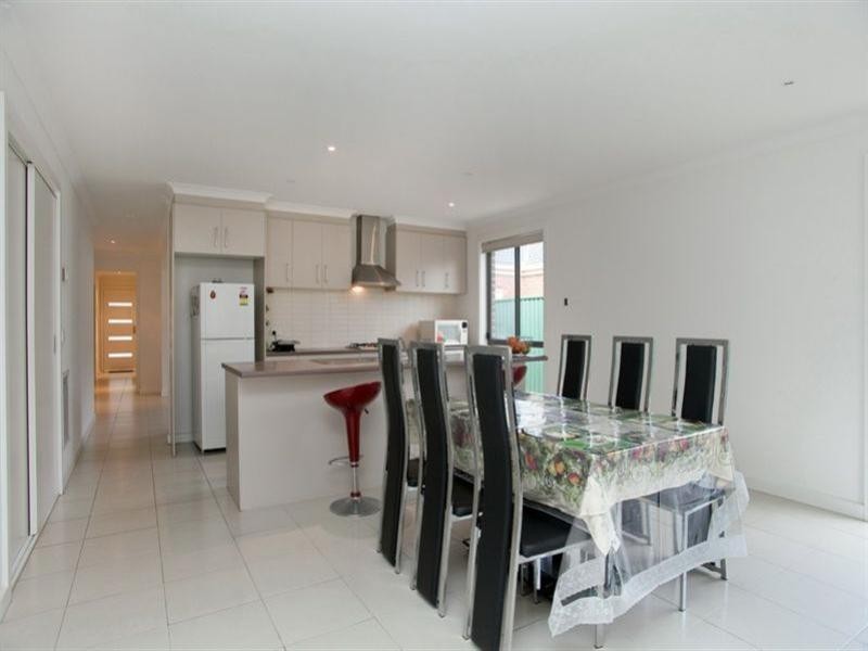 16 Kumara Circuit, South Morang VIC 3752