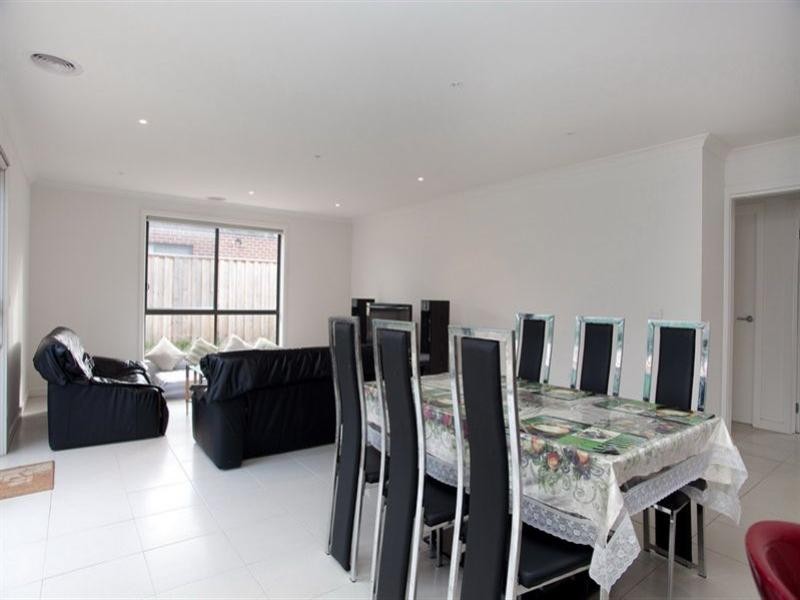 16 Kumara Circuit, South Morang VIC 3752