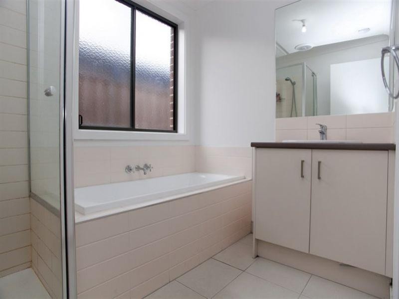 16 Kumara Circuit, South Morang VIC 3752