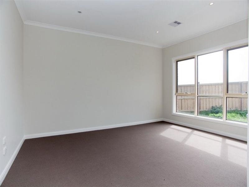 38 Silverstone Circuit, Epping VIC 3076