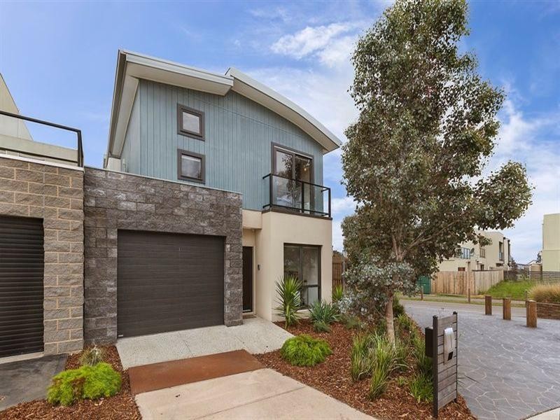 1 Diamond Hill Drive, Greensborough VIC 3088
