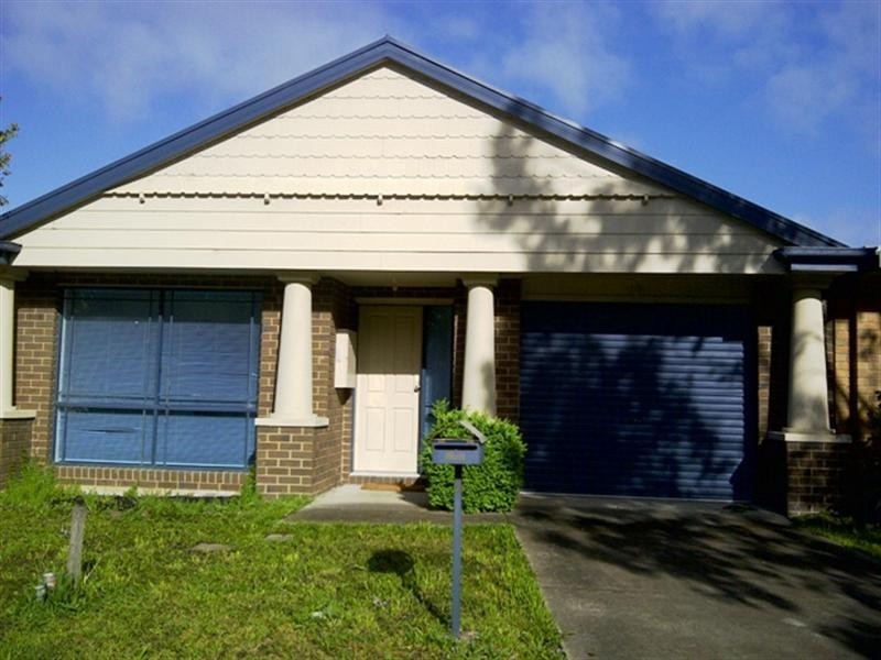 5 Lyrebird Walk, Whittlesea VIC 3757