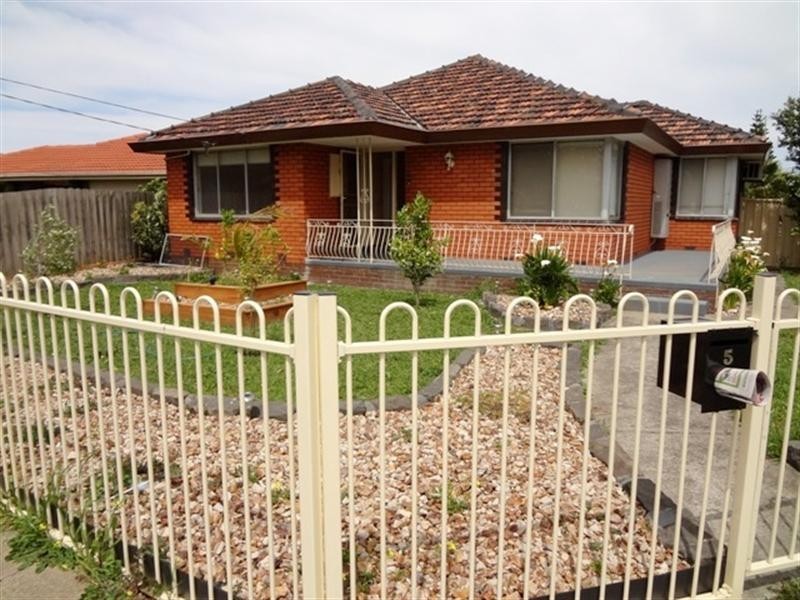 5 Oxford Drive, Thomastown VIC 3074