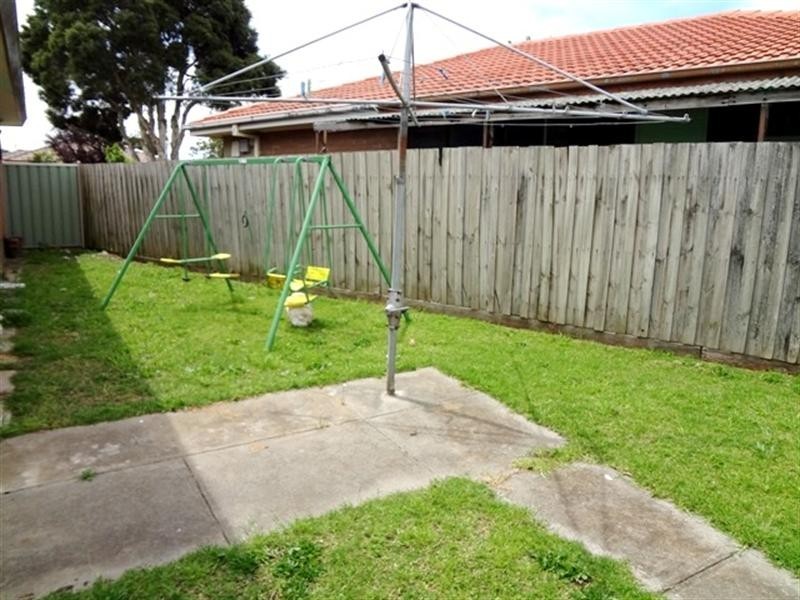 5 Oxford Drive, Thomastown VIC 3074