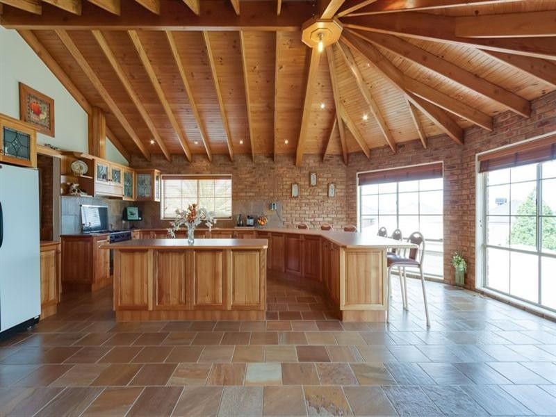 325 Gordons Road, South Morang VIC 3752