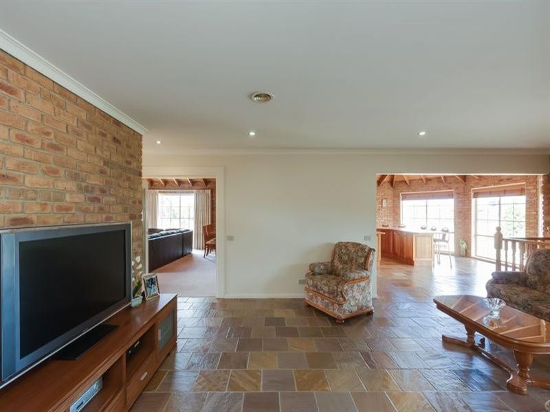 325 Gordons Road, South Morang VIC 3752