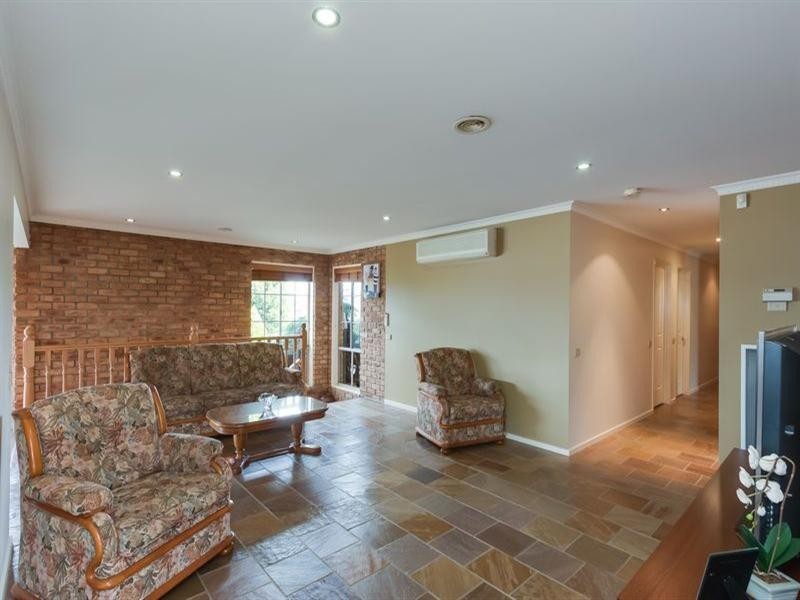 325 Gordons Road, South Morang VIC 3752