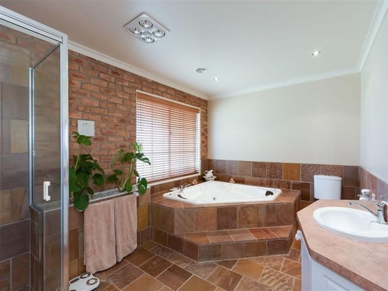 325 Gordons Road, South Morang VIC 3752