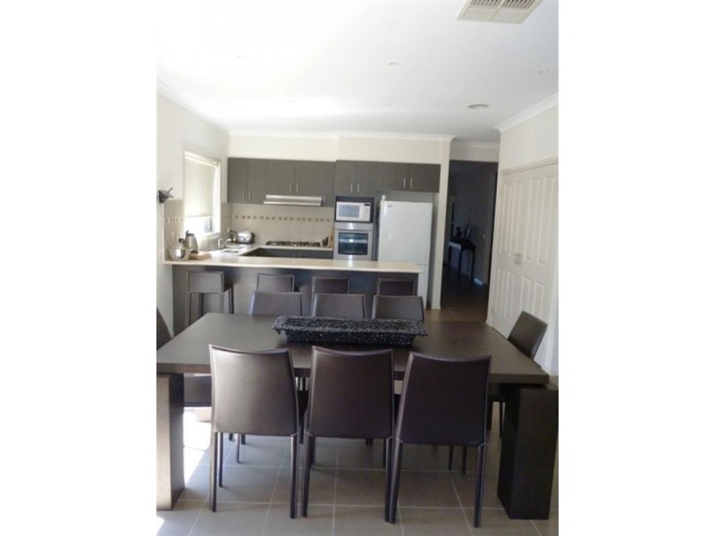 37 Lakeland Drive, Doreen VIC 3754