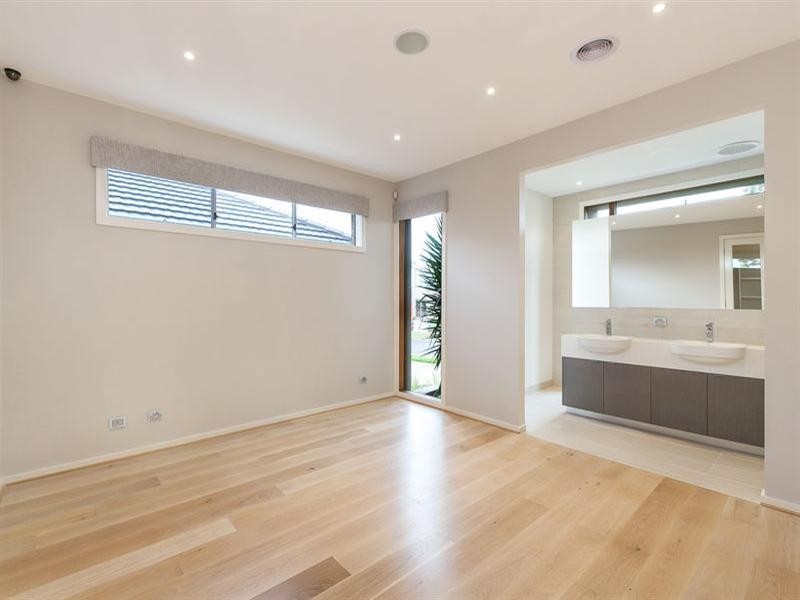 4 Phoenix Circuit, Epping VIC 3076