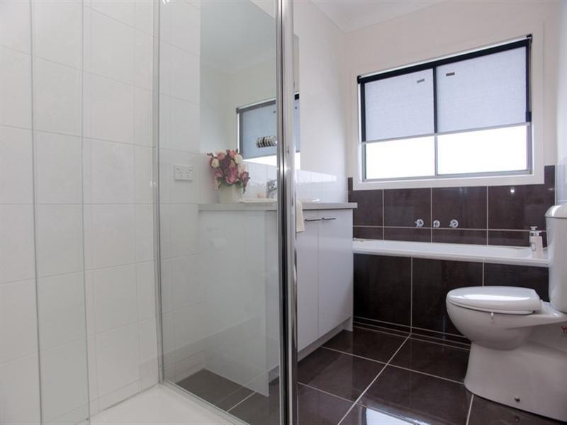 3B Fitzgerald Drive, South Morang VIC 3752