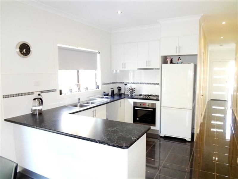 21 Fermont Avenue, Craigieburn VIC 3064
