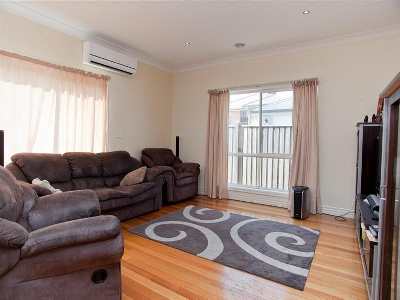 6 Oakville Place, Craigieburn VIC 3064