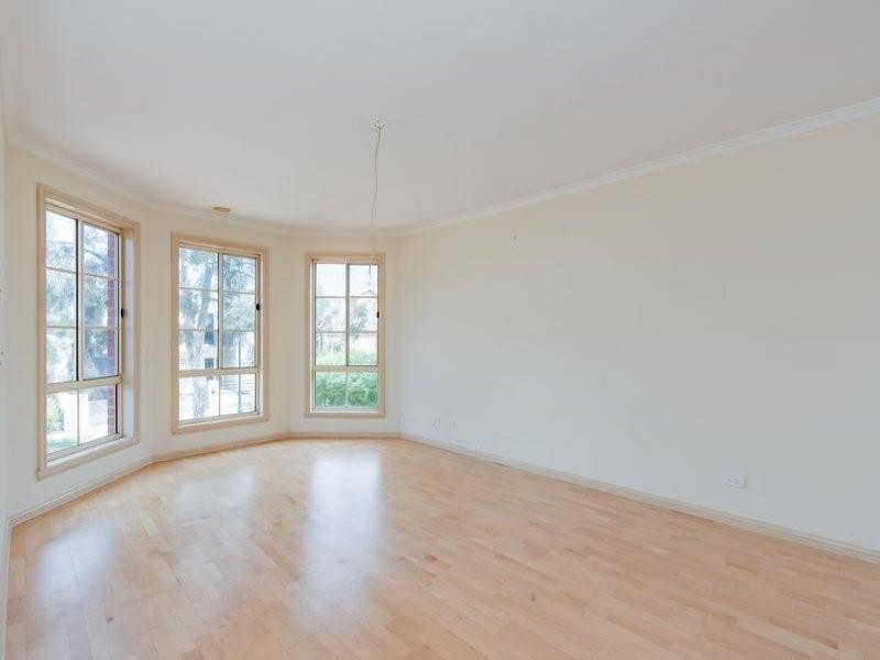 6 Romina Way, South Morang VIC 3752