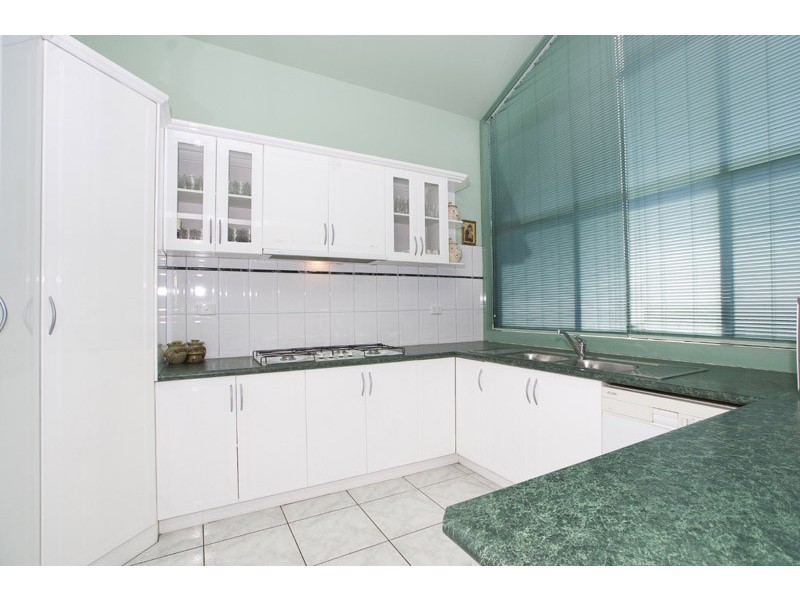 2 Somers Close, Mill Park VIC 3082