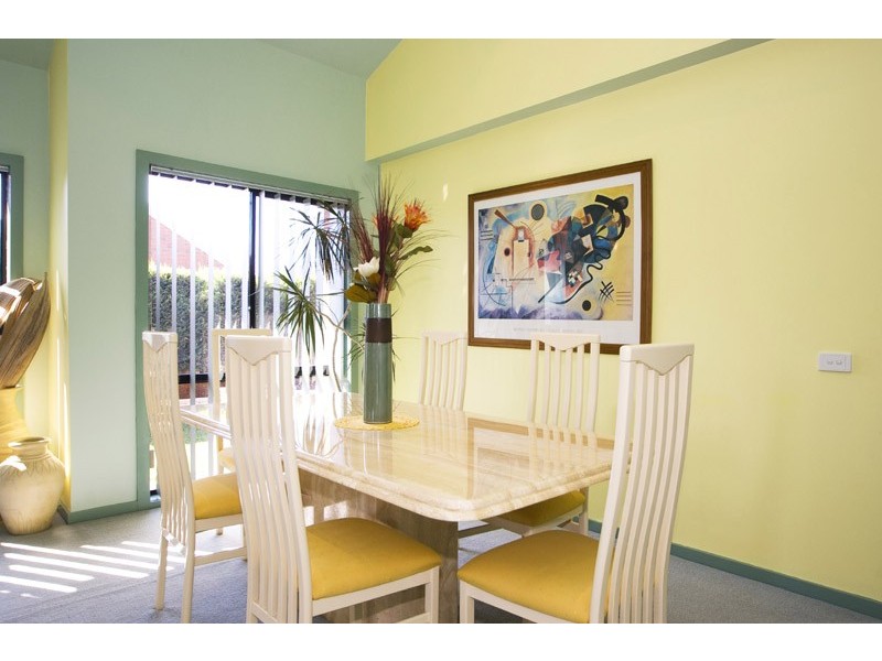 2 Somers Close, Mill Park VIC 3082