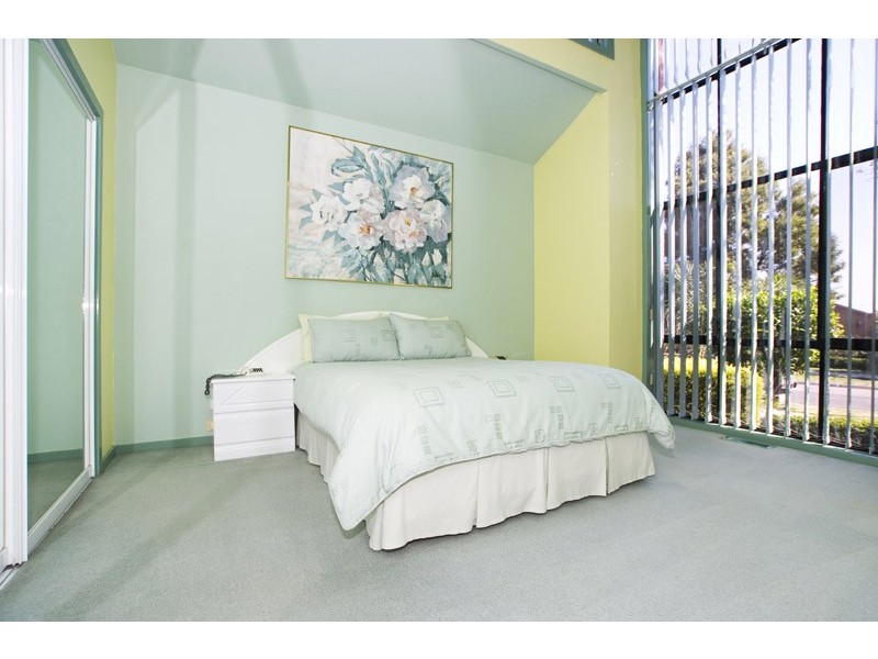 2 Somers Close, Mill Park VIC 3082