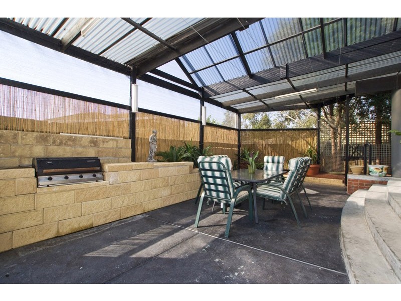 2 Somers Close, Mill Park VIC 3082