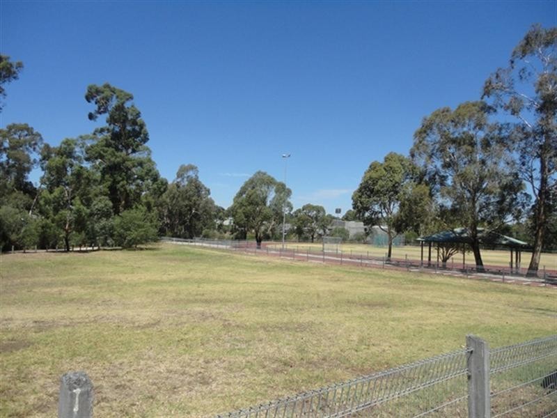 2/8 Patterson Crescent, Greensborough VIC 3088