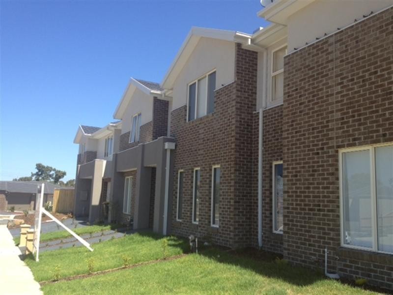 2/17 Taronga Way, South Morang VIC 3752