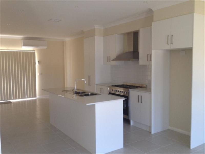 2/17 Taronga Way, South Morang VIC 3752